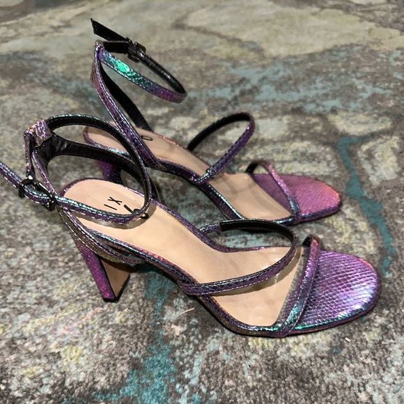 NWOT Iridescent Strappy Heels - Picture 4 of 6